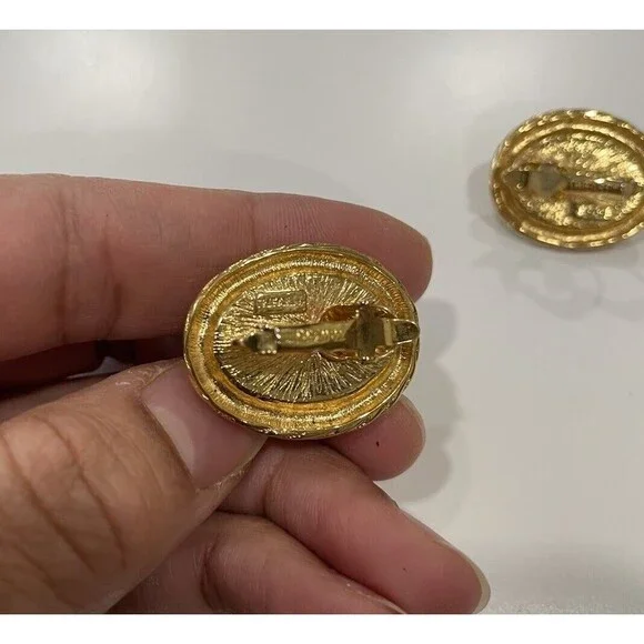 Vintage 80s Trifari Earrings Oval Gold Tone Faux Pearl Braid Rope Clip-on - Picture 3 of 4